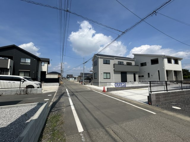 新築　太田市新田赤堀町第１　Livele Garden.S　１号棟の前面道路含む現地写真|現地写真　西側接道幅員約5.7ｍ