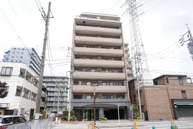 ライフピア草加松原の外観