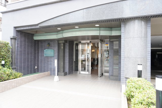 ライフピア草加松原のエントランス