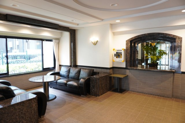 ライフピア草加松原のエントランス