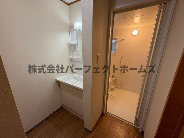 国松町平家　賃貸の洗面所|ゆったりとスペースのある洗面所