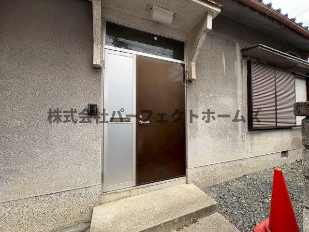 国松町平家　賃貸のエントランス|ゆとりのあるエントランスです