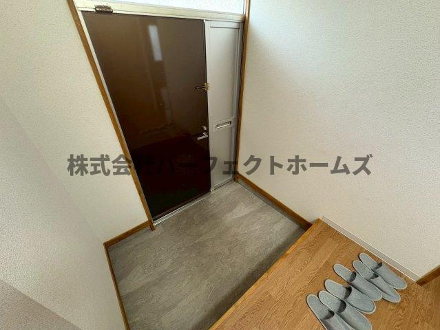国松町平家　賃貸の玄関|収納もある玄関です