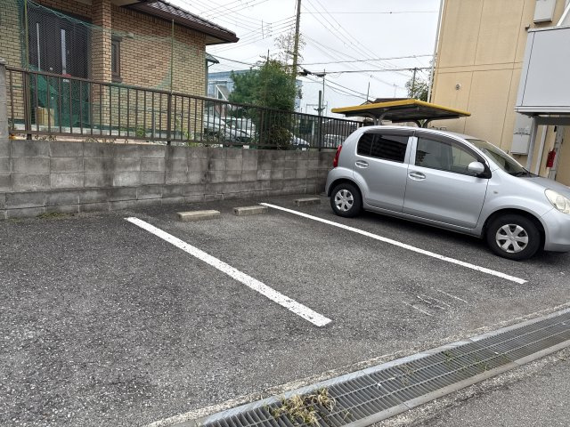 プレジールＩの駐車場
