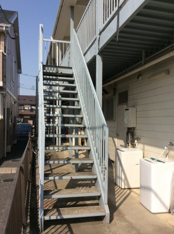 リーベ佐伯Iのエントランス|階段