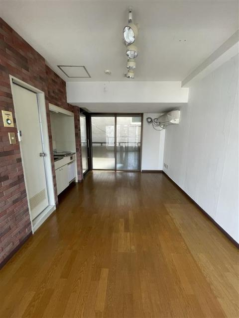 神戸市中央区元町通４丁目のアパートの居間・リビング|洋室