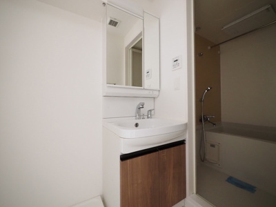 【洗面所】 | レジュールアッシュ桜宮リバーコート | 朝の支度にも助かる、独立の洗髪洗面化粧台