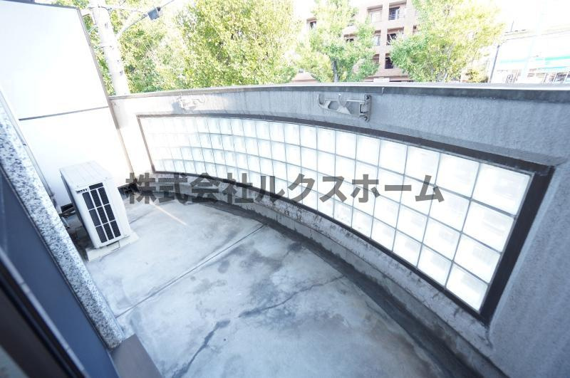 グランディール茨木のバルコニー|開放的で明るい空間を演出してくれるバルコニーです