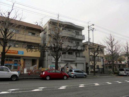 グランディール茨木のエントランス|清潔なエントランスです