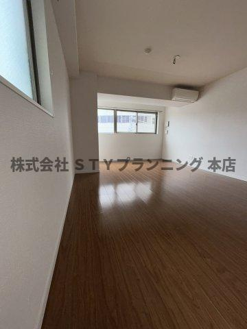 仲介手数料０円！verite覚王山の居間・リビング