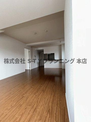 仲介手数料０円！verite覚王山の居間・リビング