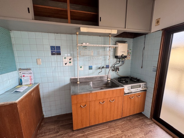 赤羽ハイツのキッチン|コンパクトなキッチンで掃除もラクラク