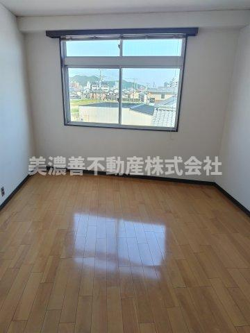 ６５１５２　岐阜市白菊町事業用の洋室