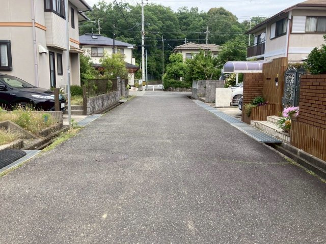 【前面道路含む現地写真】の画像