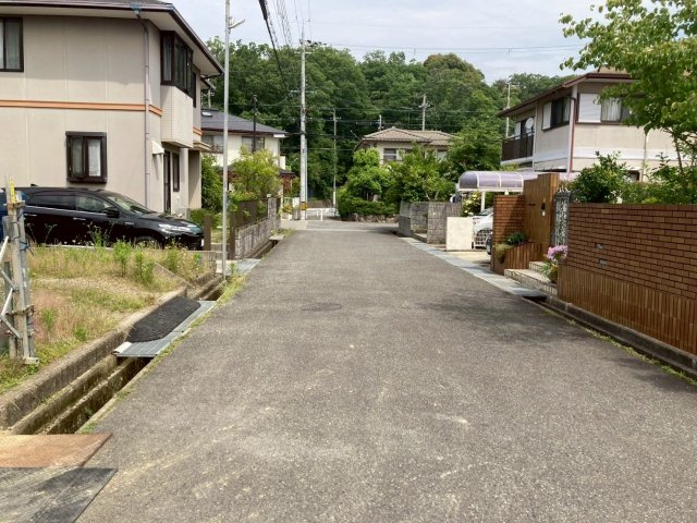 【前面道路含む現地写真】の画像