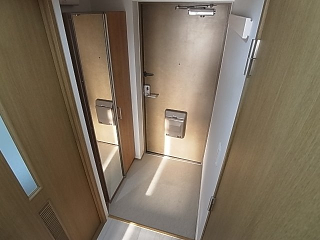 神戸市長田区若松町１１丁目の賃貸マンションの玄関|シューズボックス付き
