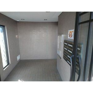 エステート新町のエントランス