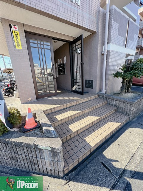 エステート新町のエントランス