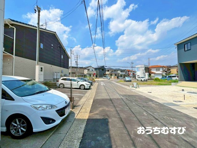 春日井市穴橋町第2(全3棟)の前面道路含む現地写真