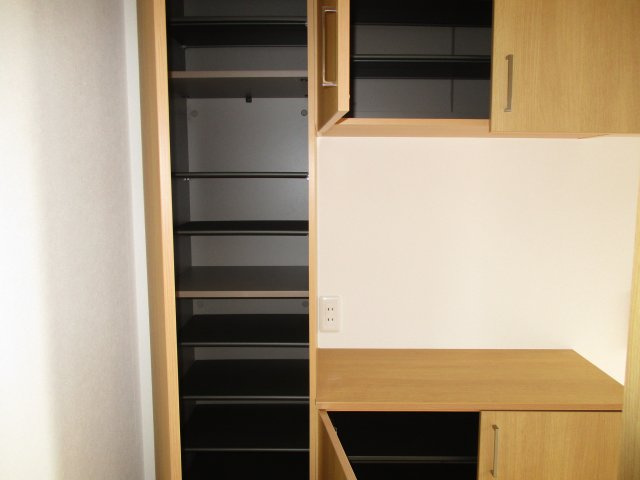 元八事２丁目貸家の収納