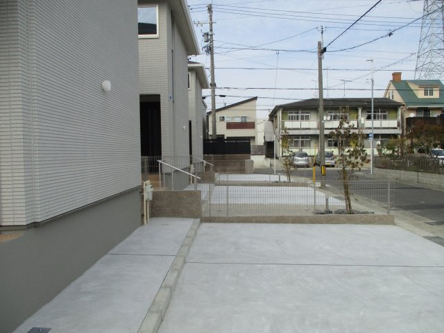 元八事２丁目貸家の駐車場