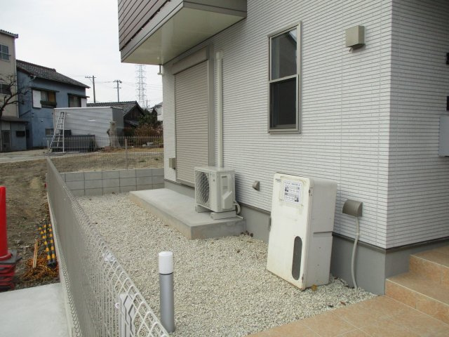 元八事２丁目貸家の庭