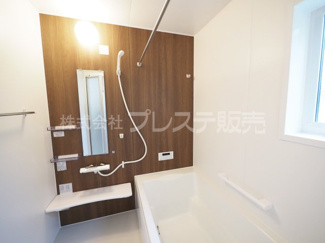 【浴室】 | 奈良市五条西２丁目の新築一戸建 全２区画 | 現地写真（２号地浴室）浴室暖房乾燥機を標準装備！