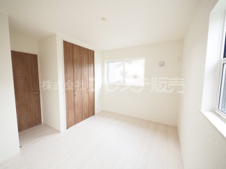 【洋室】 | 奈良市五条西２丁目の新築一戸建 全２区画 | 現地写真（２号地２階洋室）全室南向きですので、陽あたり良好です♪