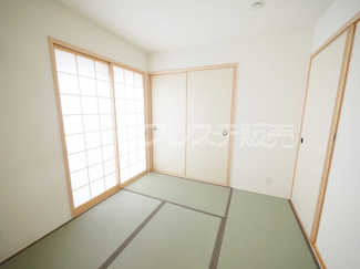 【和室】 | 奈良市五条西２丁目の新築一戸建 全２区画 | 現地写真（２号地和室）南向きですので、陽あたり良好です♪