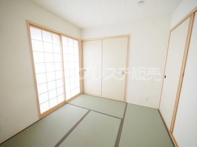 【和室】 | 奈良市五条西２丁目の新築一戸建 全２区画 | 現地写真（２号地和室）南向きですので、陽あたり良好です♪