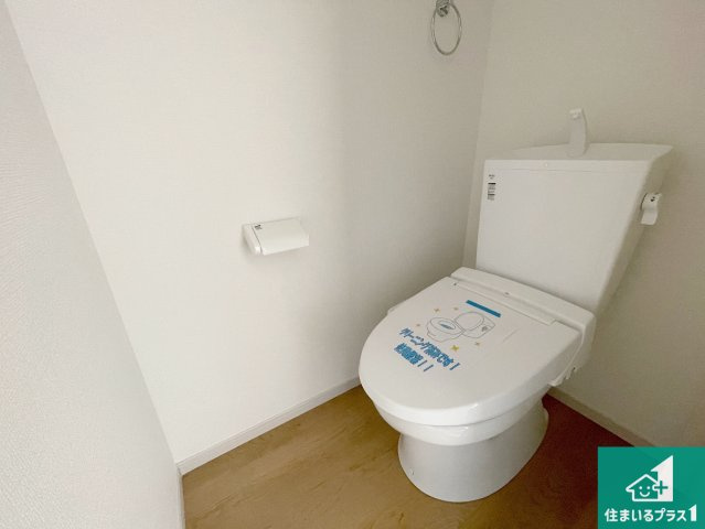 京都市伏見区醍醐古道町　第1期　新築一戸建てのトイレ|1・2階の2ヶ所にあるので、朝の忙しい時間の順番待ちもなく、深夜の利用にも大変便利です。