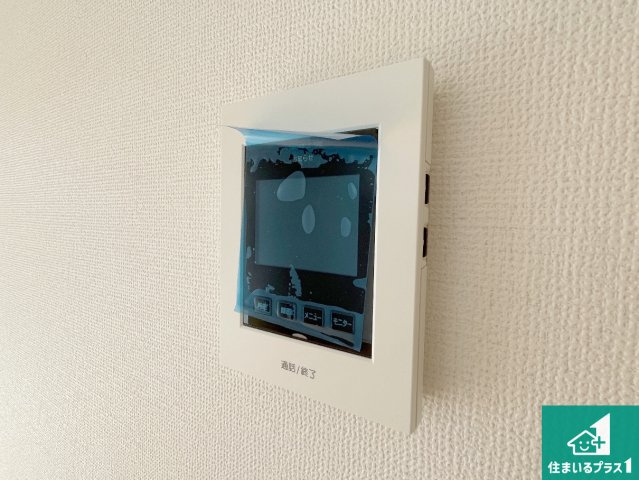 京都市伏見区醍醐古道町　第1期　新築一戸建ての防犯設備|カラーモニターインターホン！声だけでなく来訪者の姿や顔がモニターで確認できるので、小さなお子様がいらっしゃるご家庭でも安心できます！