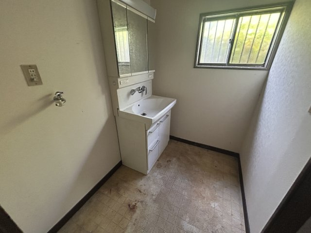 比企郡嵐山町大字志賀316-47 中古戸建の独立洗面台