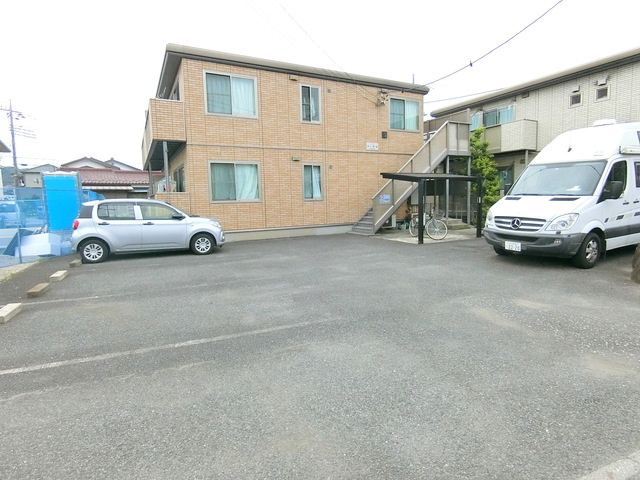 コーラルの駐車場