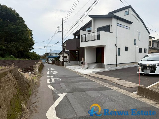 新築戸建　高座郡寒川町岡田4丁目の前面道路含む現地写真