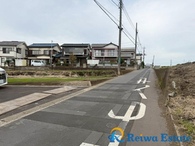 新築戸建　高座郡寒川町岡田4丁目の前面道路含む現地写真