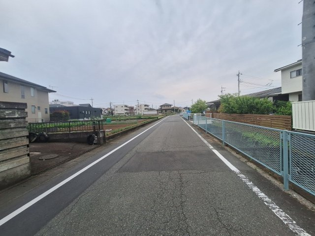 高崎市中居町一丁目売土地の前面道路含む現地写真