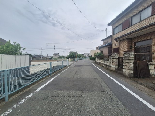 高崎市中居町一丁目売土地の前面道路含む現地写真