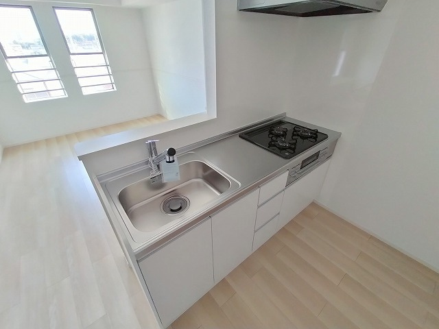 神戸市兵庫区熊野町３丁目のアパートのキッチン|システムキッチン（ガス3口）