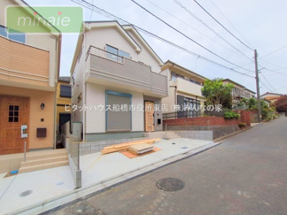 【前面道路含む現地写真】 | 販売現地
スタイリッシュな外観でゆったりした空間が魅力的です♪