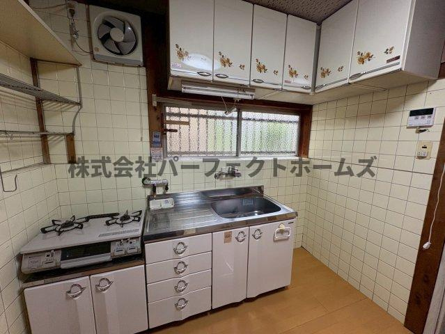 清水町戸建　賃貸のキッチン|コンパクトなキッチンで掃除もラクラク