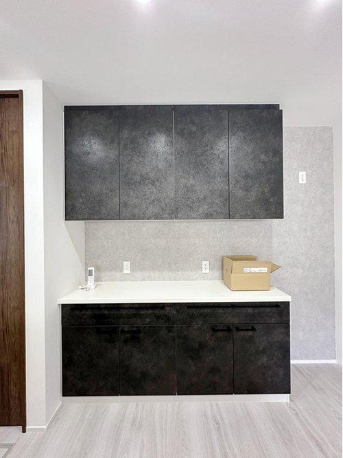 安芸区船越2丁目 北号棟の収納|カップボード☆
大型のカップボードは収納力もあり便利です。また、備え付けの為、耐震性が高く地震の際にも倒れてくる心配はありません♪