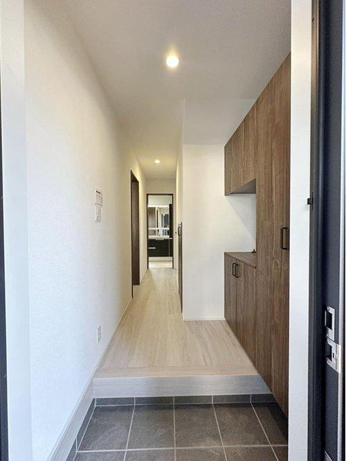 安芸区船越2丁目 北号棟の玄関|玄関ホール☆
広々とした玄関ホールになっております♪