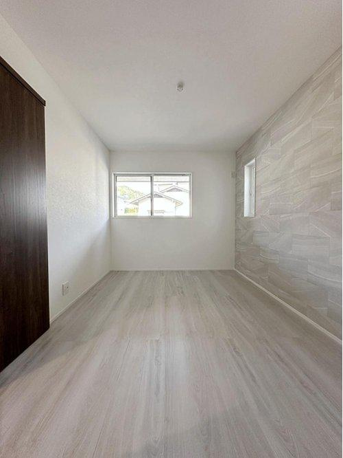 安芸区船越2丁目 北号棟の洋室|5.9帖の洋室☆
2面採光で明るいです♪