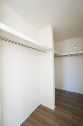 リーブルガーデン常滑市新浜町3丁目第3　1号棟の収納|たっぷり収納可能なウォークインクローゼット