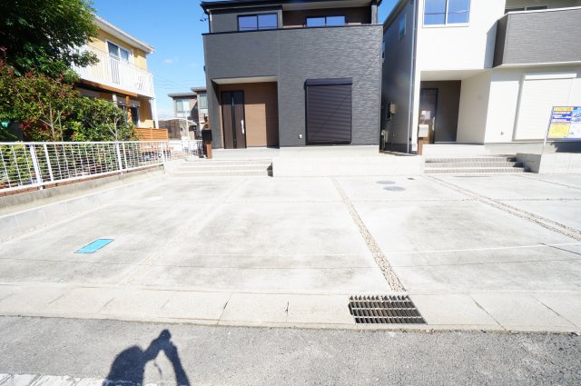 リーブルガーデン常滑市新浜町3丁目第3　1号棟の駐車場|駐車スペース2台～3台可能！！