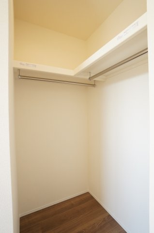 リーブルガーデン常滑市新浜町3丁目第3　1号棟の収納|2階洋室のウォークインクローゼット