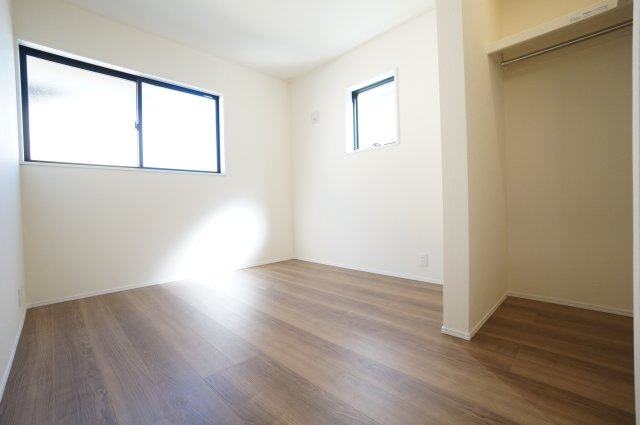 リーブルガーデン常滑市新浜町3丁目第3　1号棟の洋室|2階5.06帖の洋室、ウォークインクローゼット収納がありお部屋を広く使えます。