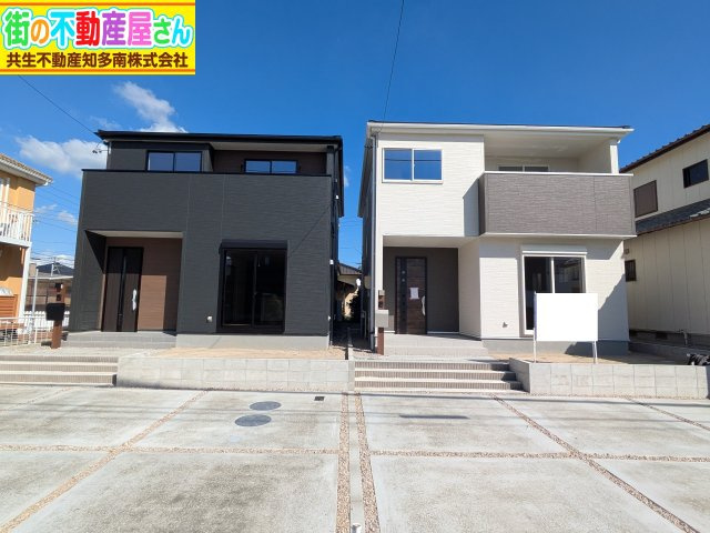 リーブルガーデン常滑市新浜町3丁目第3　1号棟の外観|2台～3台分の駐車場あり。