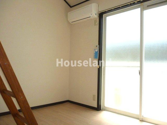 ジョイフル新中島の居間・リビング